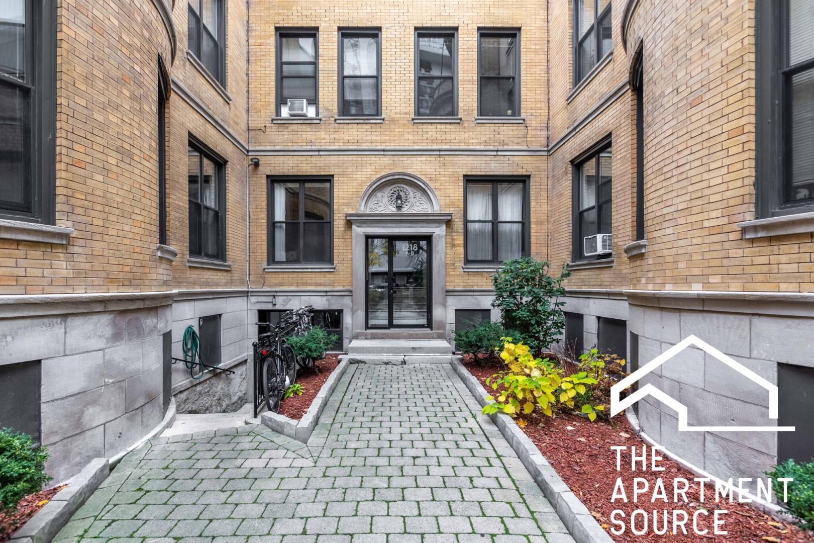 Building Photo - 1235 N Dearborn St