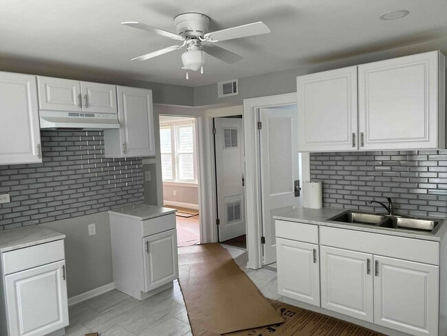 Building Photo - 10434 S Wentworth Ave