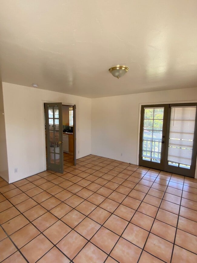 Building Photo - 6636 Del Playa Dr