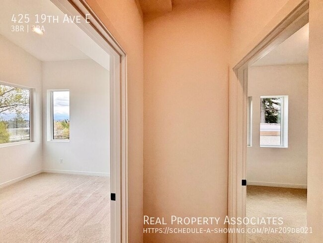 Building Photo - 425 19th Ave E