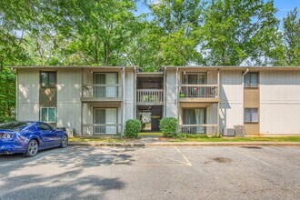 Building Photo - Furnished 1-Bedroom Condo with Modern Updates in Winston-Salem