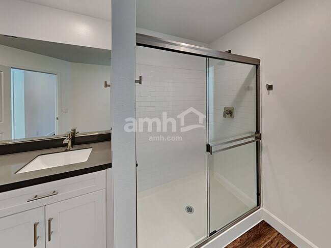 Building Photo - 3376 Blodwen St