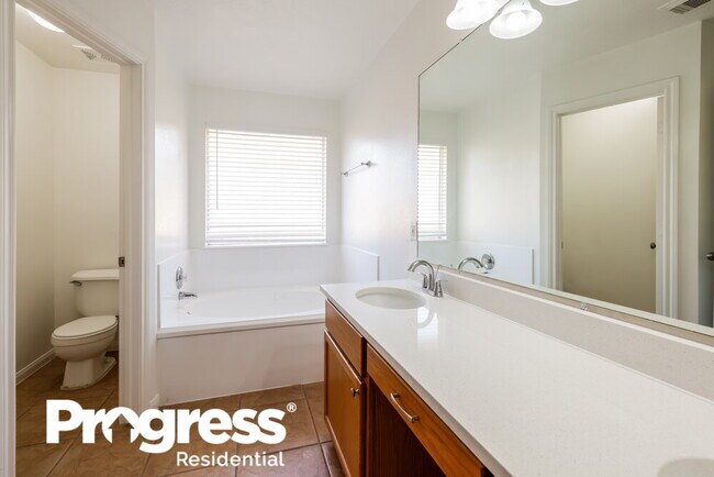 Building Photo - 4030 Jan St