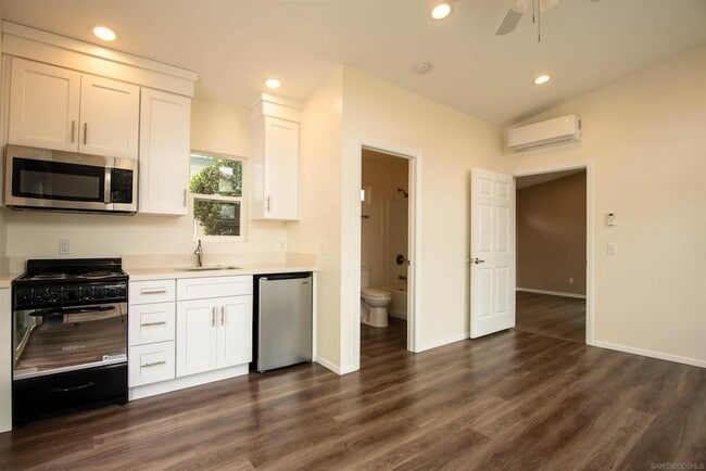 Building Photo - 4632 Finsen Ave