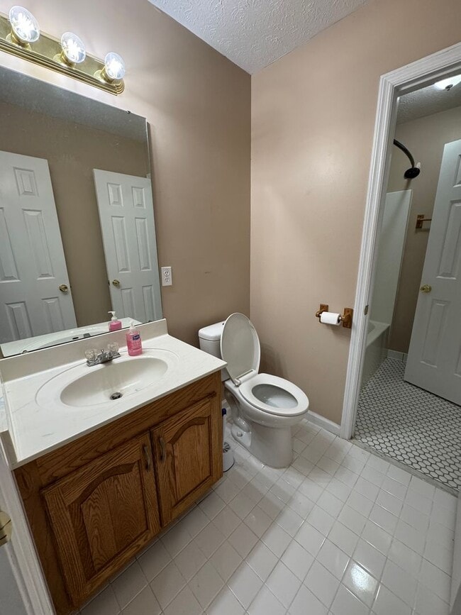 Building Photo - Updated 2/1.5 Duplex in Armuchee- $1,295