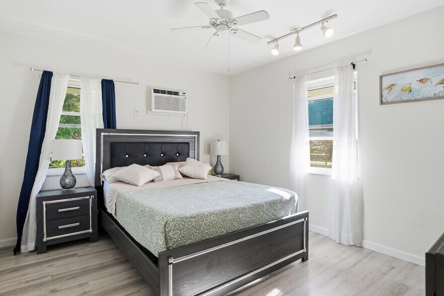 Building Photo - 235 Seaview Ct