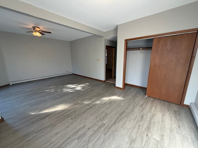Building Photo - 5852 S King Dr