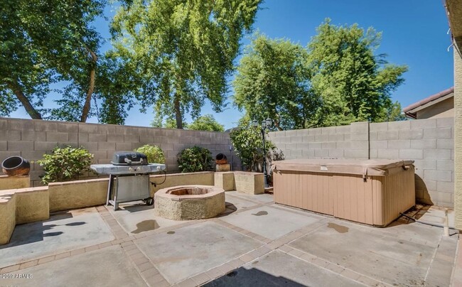 Building Photo - 14543 W Port Royale Ln