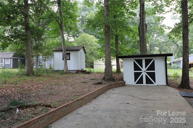Building Photo - 310 Chaney St