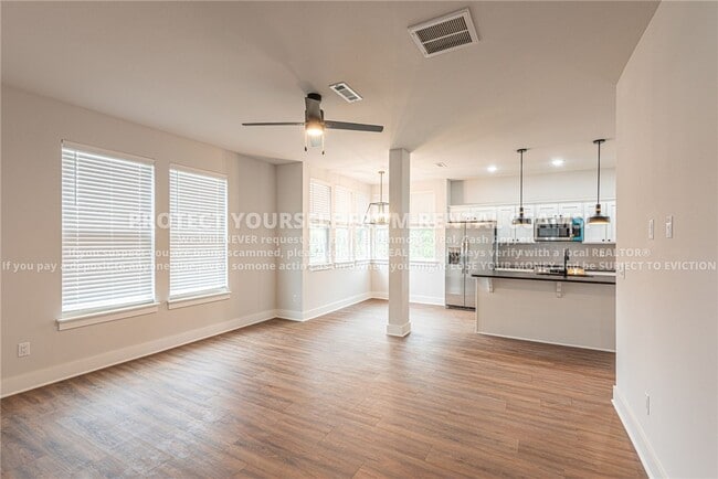 Building Photo - 1047 S Laramie Hts