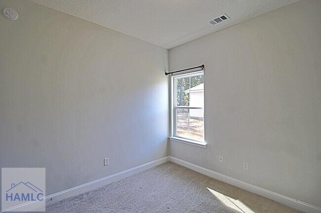 Building Photo - 741 Meloney Dr