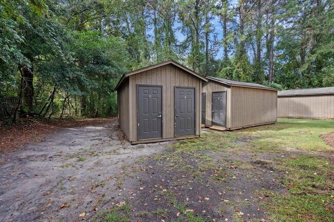 Building Photo - 341 W Coleman Blvd