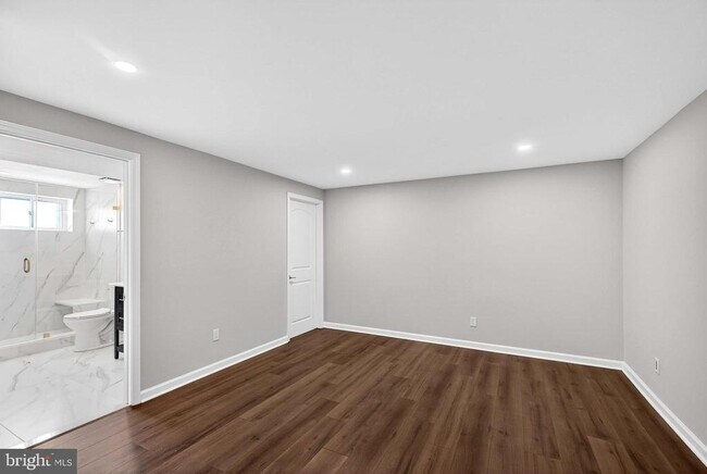 Building Photo - 9125 Donna Dean Dr