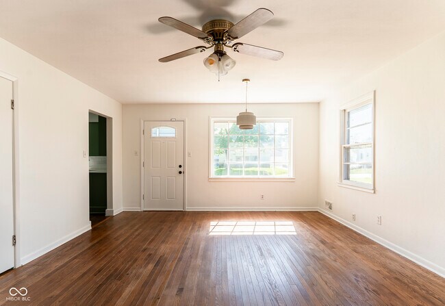 Building Photo - 370 N Bazil Ave