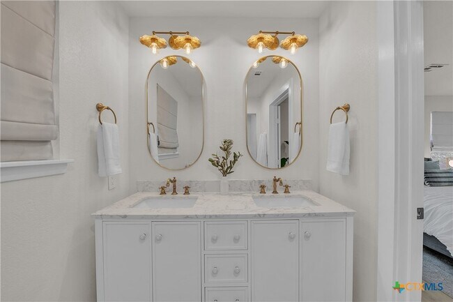 Building Photo - 513 Santa Clara Rd