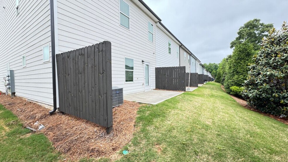 Building Photo - 4679 Fullerton Dr
