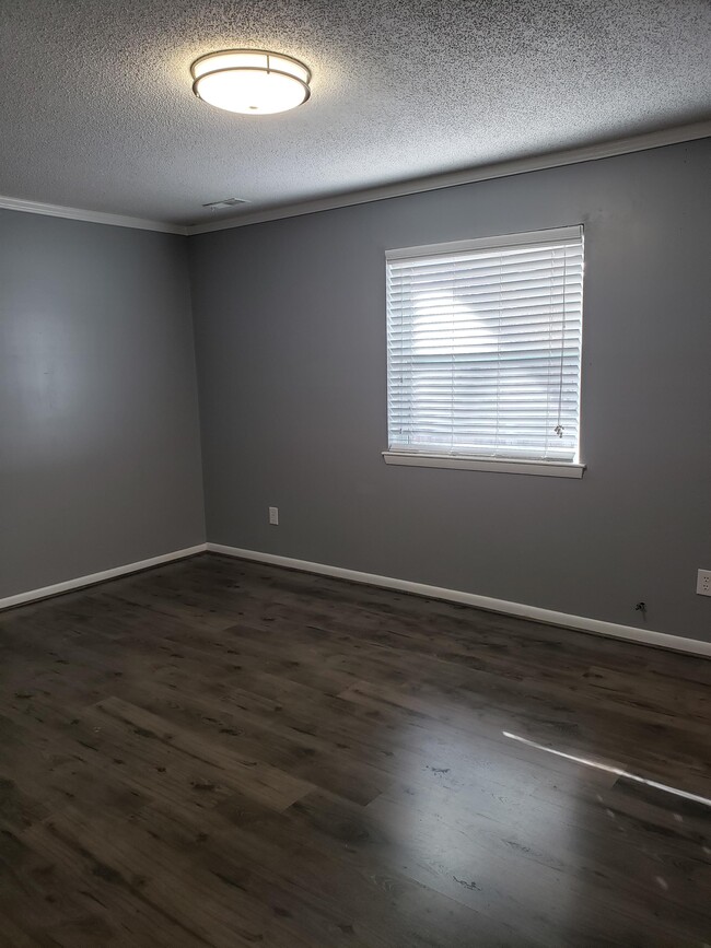 Building Photo - 1833 Slalom Dr