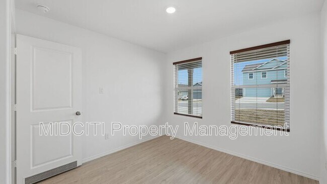 Building Photo - 2713 Green Finch