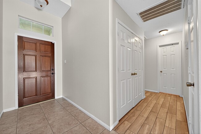 Building Photo - 16414 Sylvan Dale Dr