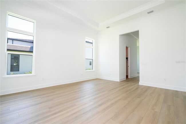 Building Photo - 16044 Pendio Dr