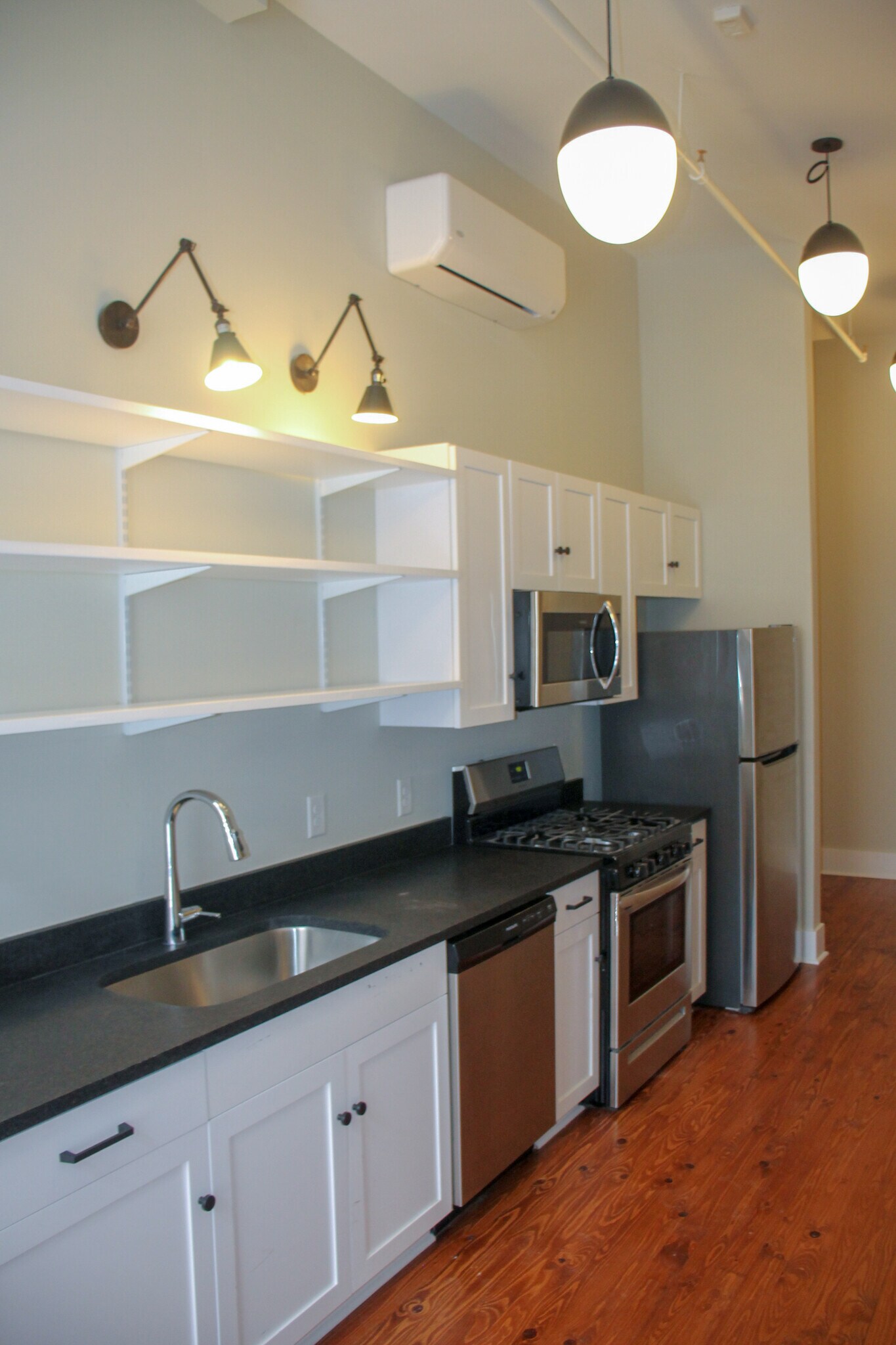 201 - 596 Cherry St