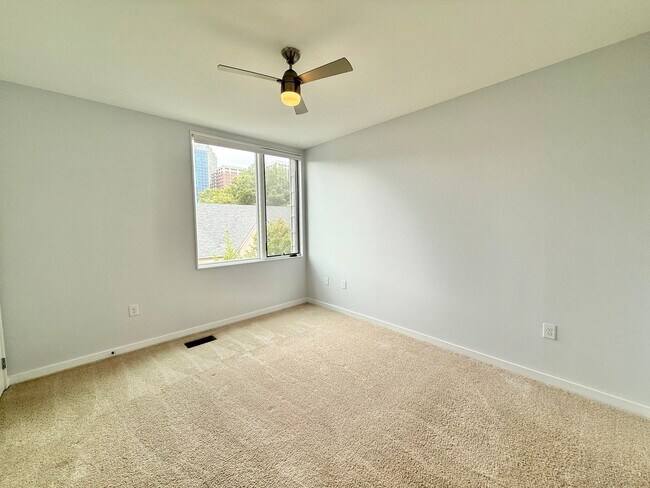 Building Photo - Premier 2BD, 2.5BA Downtown Raleigh Townho...