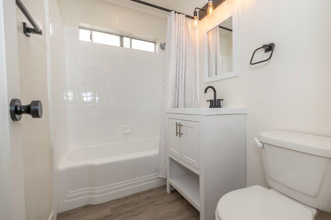 Building Photo - Newly Remodeled 3Bd/2Ba Home in North Pacific Beach Just Blocks From Tourmaline Surf Beach!