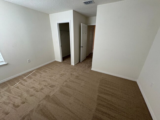 Building Photo - 5 bedroom 3.5 Bath House on Oakland Trails...