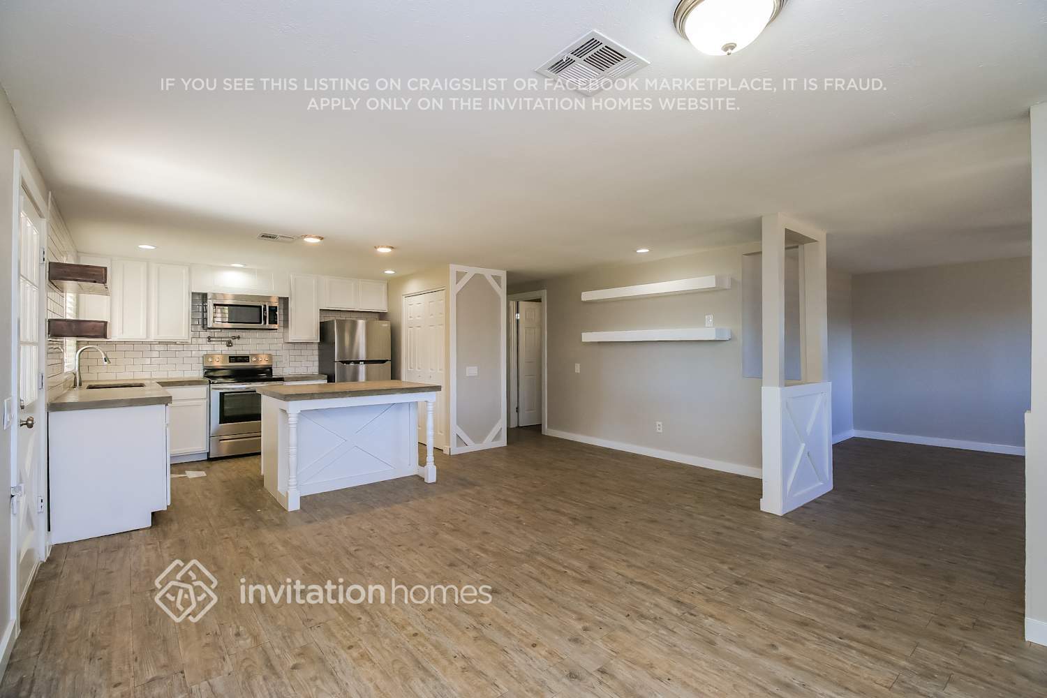Building Photo - 1418 W Rosal Pl