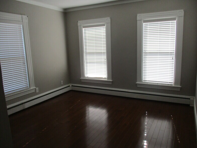 Building Photo - 313 Walnut St