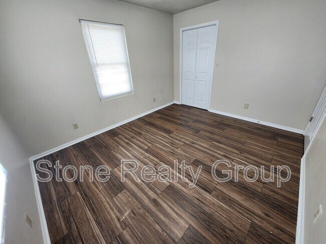 Building Photo - 625 S Austin St