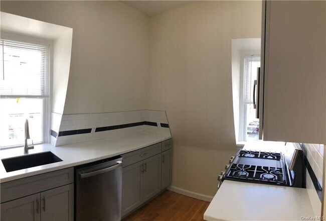 Building Photo - 11 Edgemont Rd