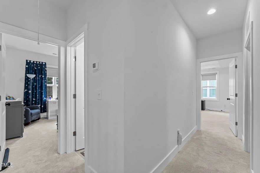 Building Photo - Room in House on Kings Lake Wy