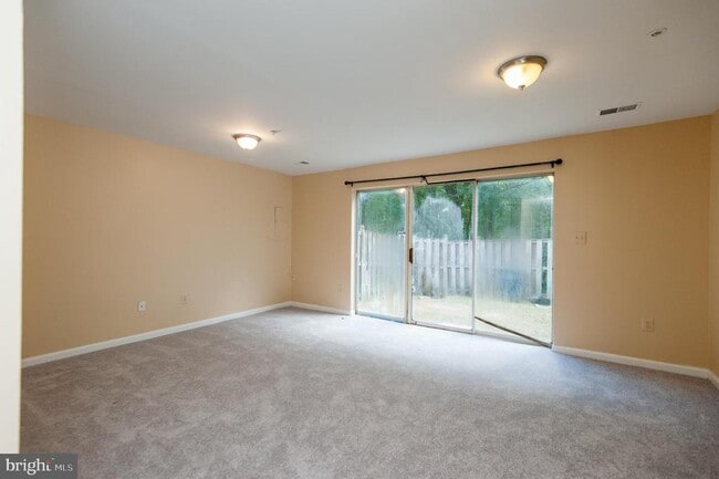 Building Photo - 10749 Kitchener Ct