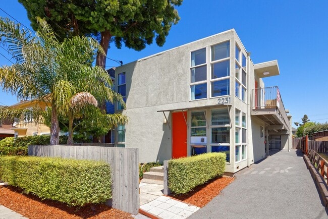 Primary Photo - 2231 Ward St