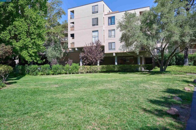 Building Photo - 340 N Civic Dr