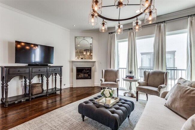 Building Photo - 3515 Normandy Ave