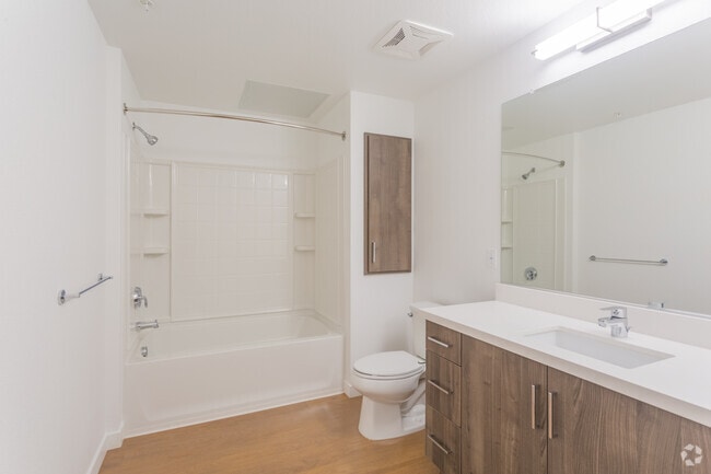Interior Photo - 6tenEast