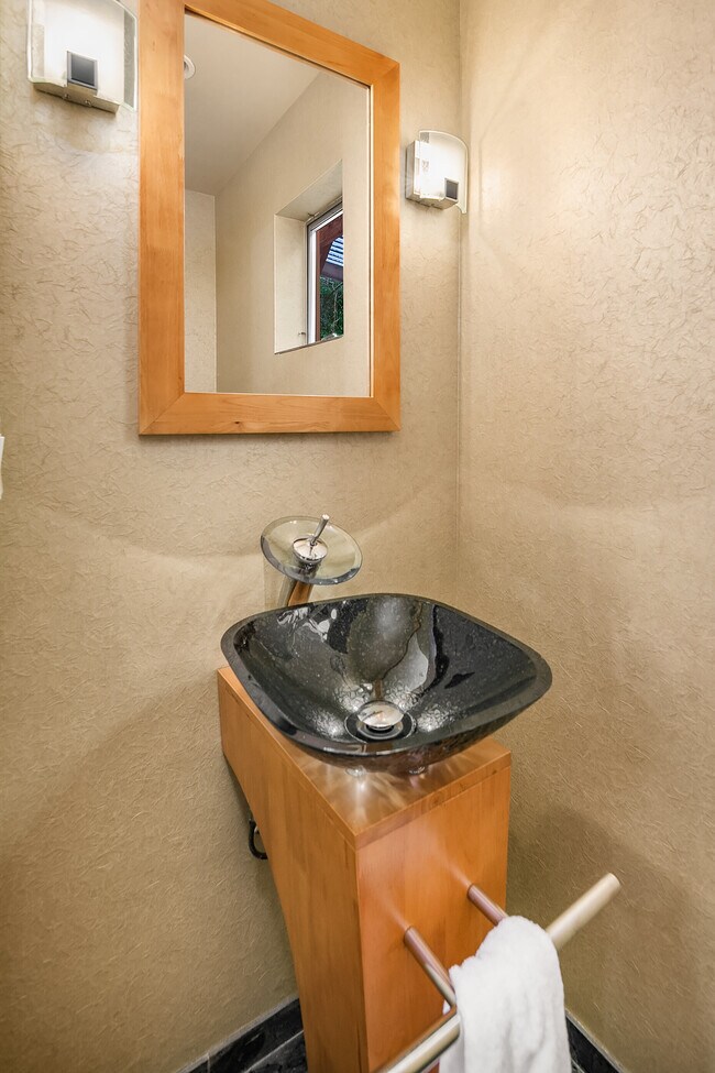 Building Photo - 10514 Riviera Pl NE