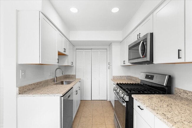 Building Photo - 239 Nottoway St SE