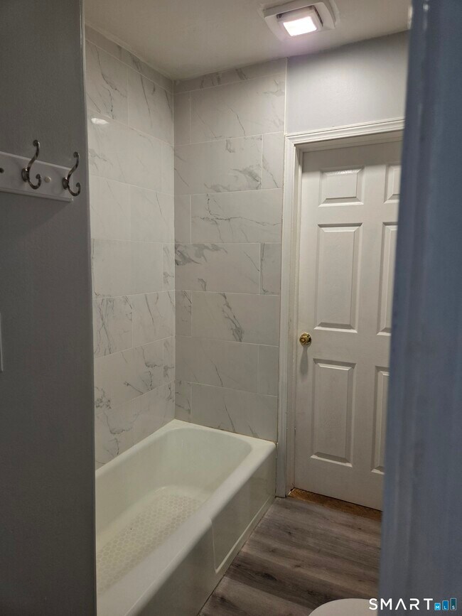 Building Photo - 3 Botsford St