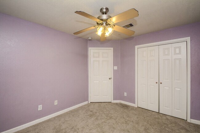 Building Photo - 3848 Armand Dr