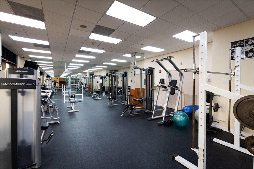 Building Photo - 1450 Brickell Bay Dr