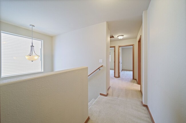 Building Photo - 3 bedroom 2.5 baths - Easy JBLM commute! - North Thurtson School District.