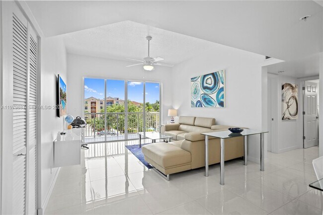 Building Photo - 529 E Sheridan St