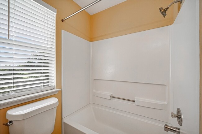 Building Photo - 1806 Oak Ridge Dr