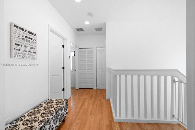 Building Photo - 1525 SE 20th Pl