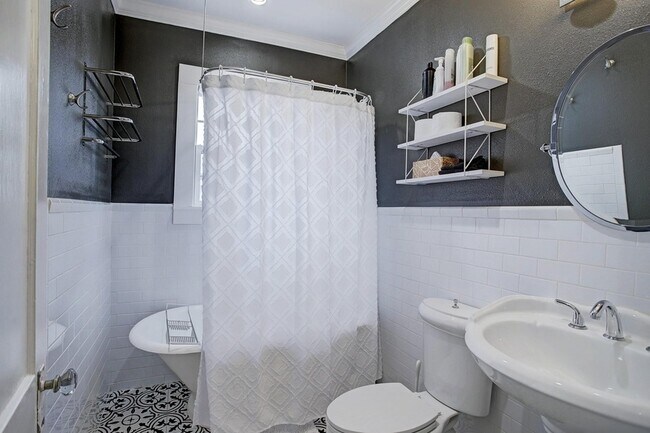 Building Photo - 127 Payne St