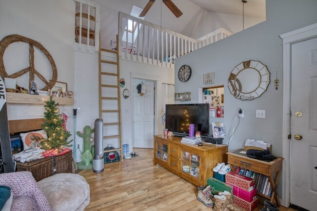 Building Photo - 1725 7th St