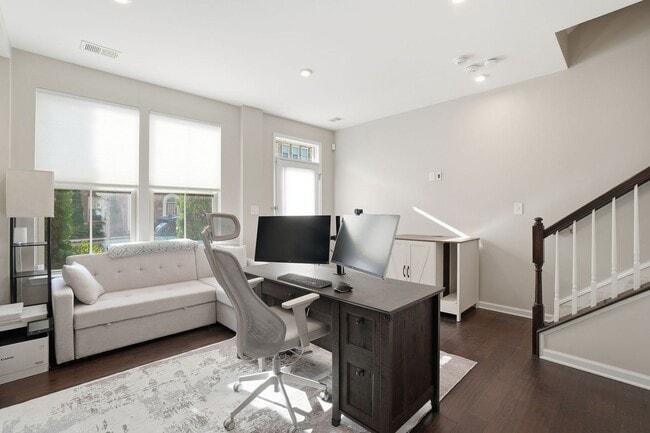 Building Photo - Stunning 3BR Townhome with Roof Deck in Reserves at Dakota Crossing!